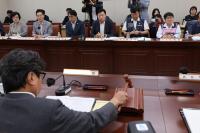최저임금 액수 정하기 전 ‘업종별 차등’ 재격돌…음식점업 또 시험대