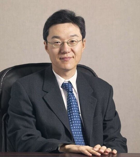 신춘호 농심그룹 창업주의 삼남 신동익 메가마트 부회장. 사진=메가마트 제공