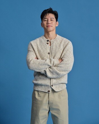 '참교육'에서 김무열은 군인 출신의 교권보호국 소속 감독관으로 교육자였던 약혼녀를 학생의 손에 잃은 아픈 과거를 가진 인물이다. 사진=넷플릭스 제공