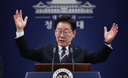 이재명 대통령이 6월 19일 청와대 춘추관에서 열린 G7 참석·유럽순방 결과 브리핑에서 취재진 질문에 답하고 있다. 사진=연합뉴스