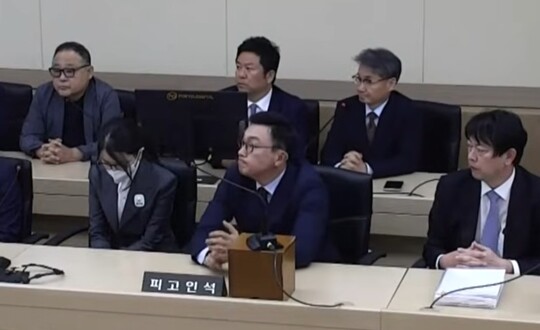 6월 26일 매관매직 혐의 1심 선고기일에 출석한 김건희 씨와 최재영 목사. 사진=선고 생중계 유튜브 캡처