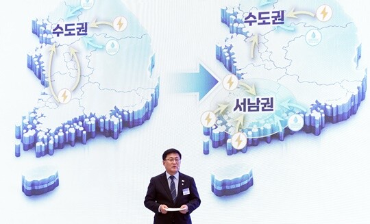 호남 반도체 클러스터 단지 조성으로 반도체 업종의 초격차를 확보하고 반도체 생산시설을 분산해 리스크를 줄일 수 있다는 점은 긍정적이란 평가다. 6월 29일 김성환 기후에너지환경부 장관이 청와대에서 이재명 대통령 주재로 열린 3대 메가프로젝트 국민보고회에서 정책을 발표하고 있다. 사진=연합뉴스