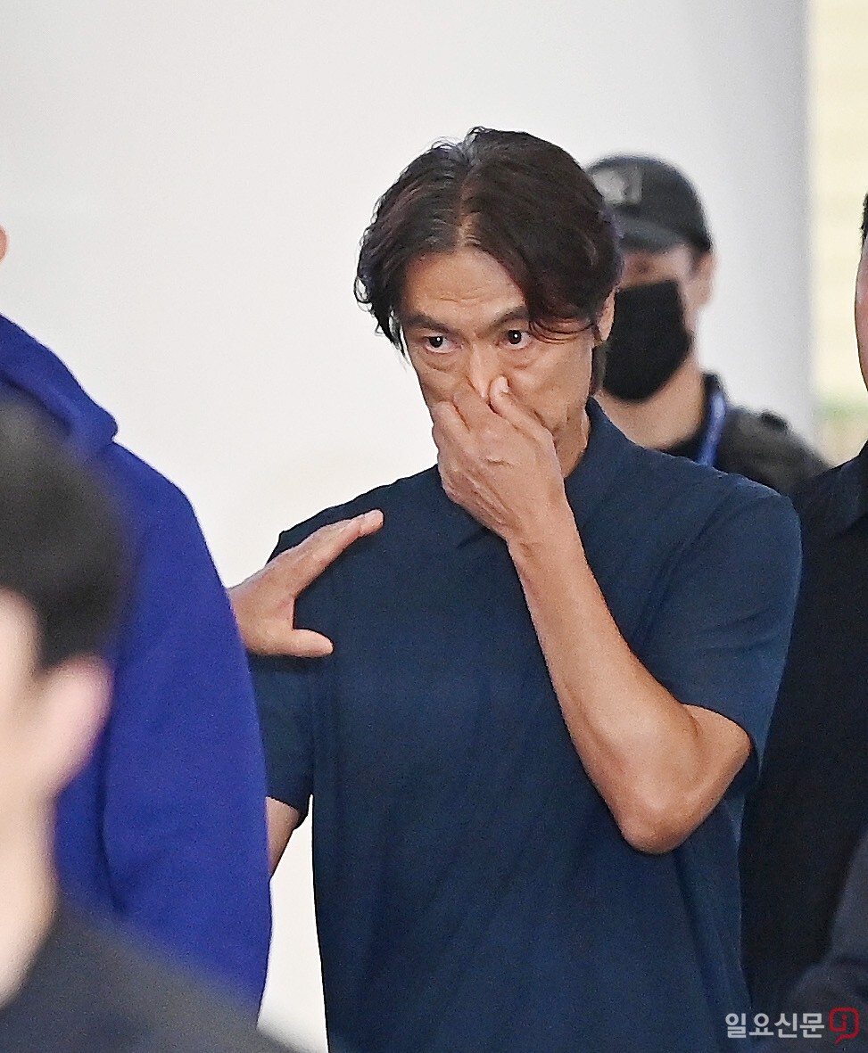 홍 감독은 취재진의 질문에 아무런 답변을 하지 않았다. 사진=최준필 기자