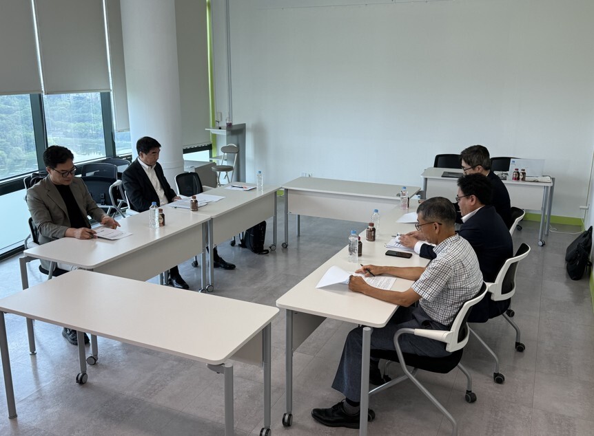 7월 1일 서울 송파구 방이동 올림픽파크텔에서 열린 대한야구소프트볼협회 스포츠공정위원회에서 공정위원들이 배재고 야구부에 대한 징계 여부를 심의하고 있다. 사진=연합뉴스