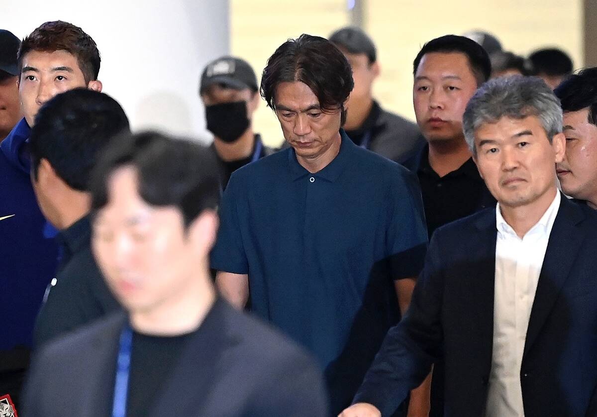 월드컵 일정을 마친 홍명보 감독이 귀국 전 사퇴를 발표했다. 정몽규 대한축구협회장 역시 사퇴를 예고한 바 있어 한국 축구는 중요한 두 자리가 당분간 비게 됐다. 사진=최준필 기자