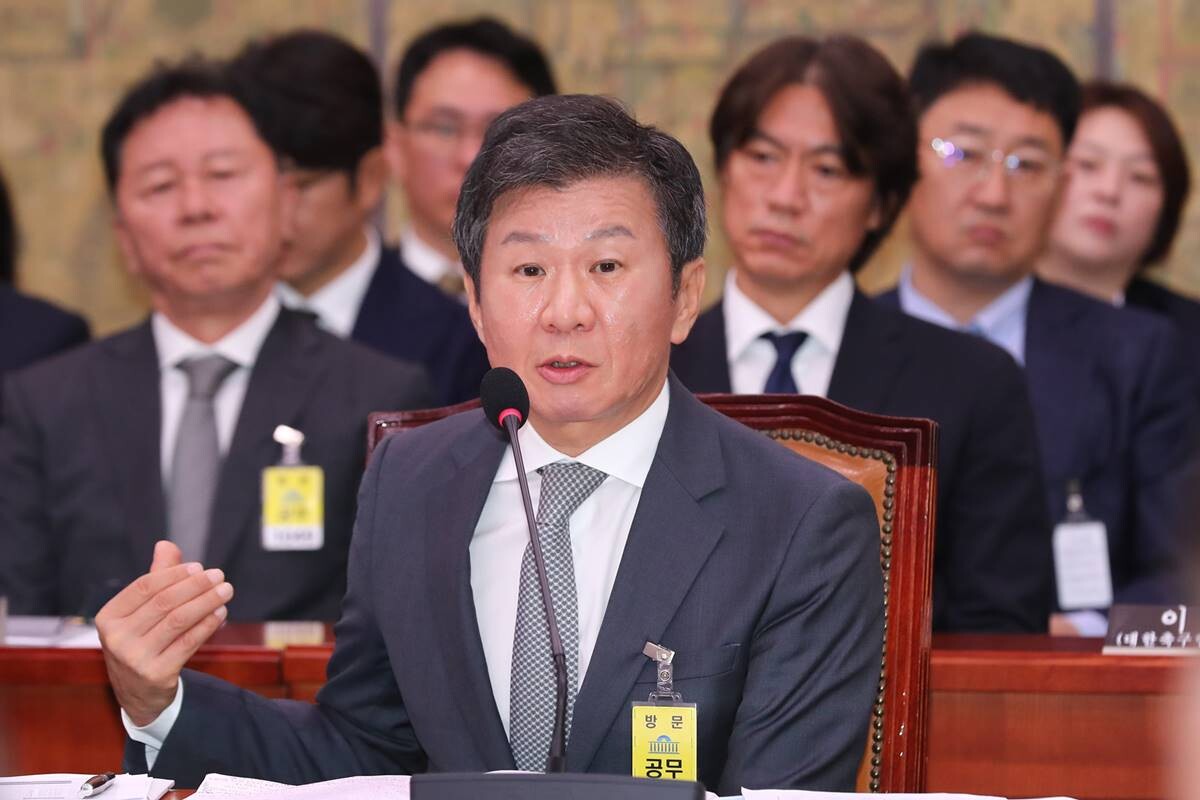 정몽규 대한축구협회장은 갖가지 실책으로 국정감사 등에 직접 나서 정치권의 공세를 받아내야 했다. 사진=박은숙 기자