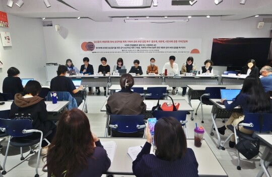 2024년 10월 서울 마포구 한국성폭력상담소에서 시민단체 관계자들이 '임신중지 비범죄화 후속 보건의료 체계 구축과 권리보장 입법 촉구' 기자간담회를 하는 모습. 사진=연합뉴스