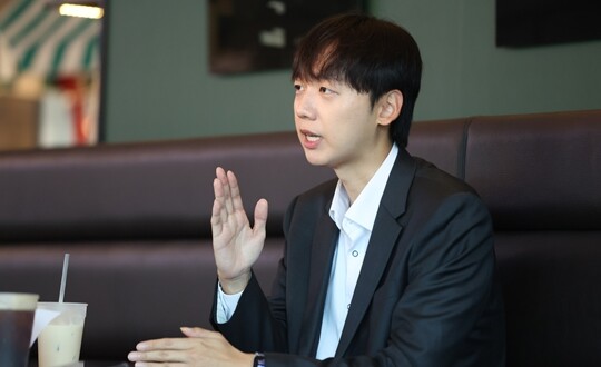더불어민주당 8·17 전당대회 최고위원 선거에 출마한 정민철 후보가 22일 국회에서 일요신문과 인터뷰를 하고 있다. 사진=박은숙 기자