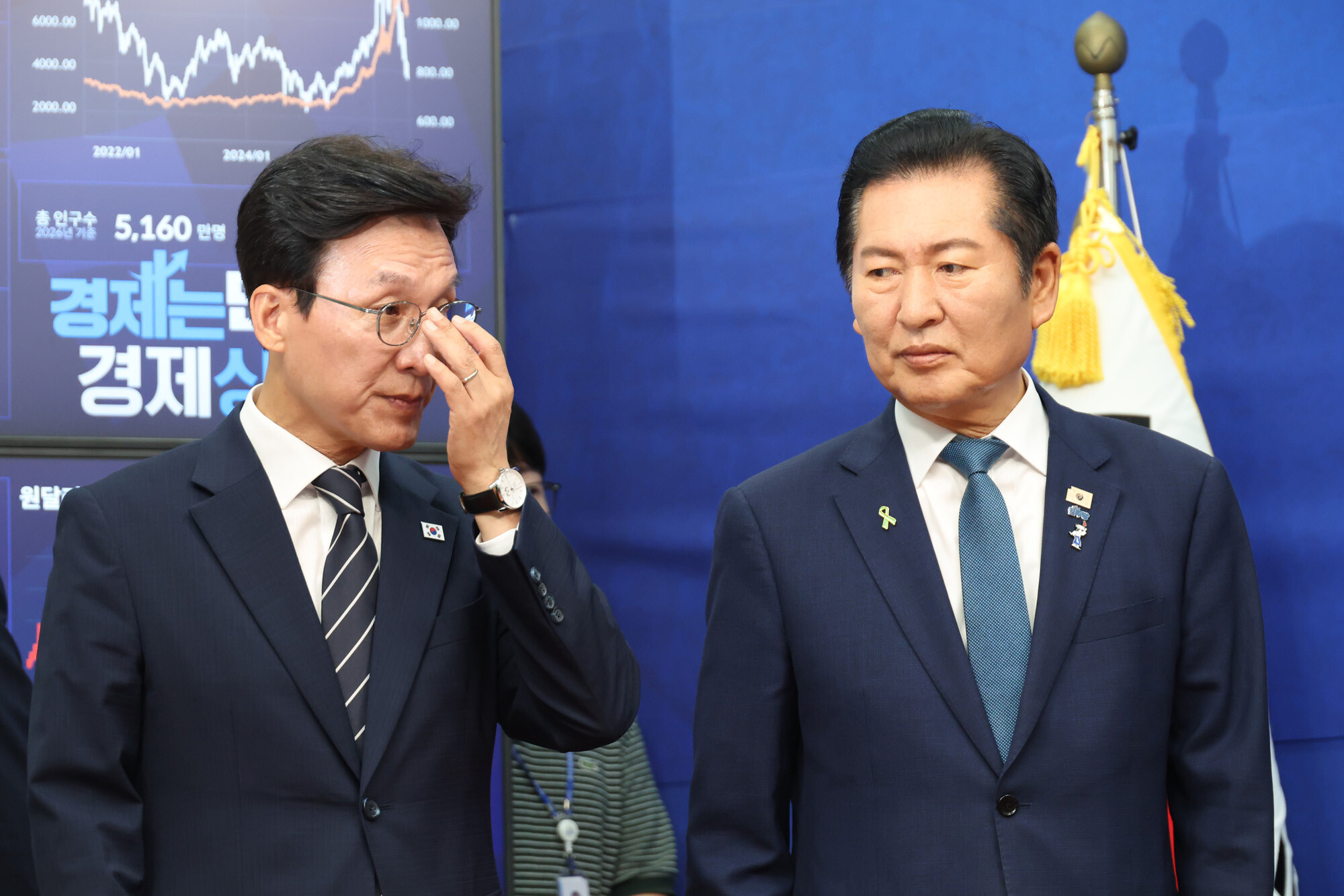 더불어민주당 당대표에 출마한 김민석 전 국무총리(왼쪽)와 정청래 전 당대표. 사진=박은숙 기자