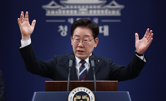이재명 대통령이 6월 19일 청와대 춘추관에서 열린 G7 참석·유럽순방 결과 브리핑에서 취재진 질문에 답하고 있다. 사진=연합뉴스