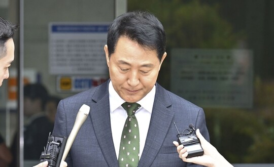 오세훈 서울시장이 지난 7월 22일 서울 서초구 서울중앙지법에서 열린 정치자금법 위반 혐의 1심 선고 공판 후 법원을 나서고 있다. 사진=박정훈 기자