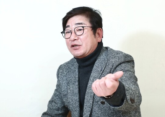 류 전 감독(사진)은 전 며느리가 고등학생인 제자와 부적절한 관계를 맺었다는 의혹을 제기했다. 이에 대해 전 사돈 측은 딸이 고등학생 제자와 부적절한 행동을 한 적이 없다는 입장이다. 사진=임준선 기자