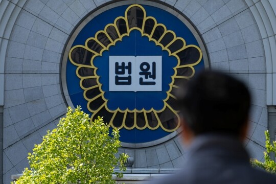 류중일 전 야구 국가대표팀 감독 아들 부부의 집에 홈캠(가정용 CCTV)을 몰래 설치해 대화를 녹음한 혐의로 재판에 넘겨진 전 처남이 항소심에서 유죄를 선고받았다. 서울 서초구 서울고법 전경. 사진=박정훈 기자