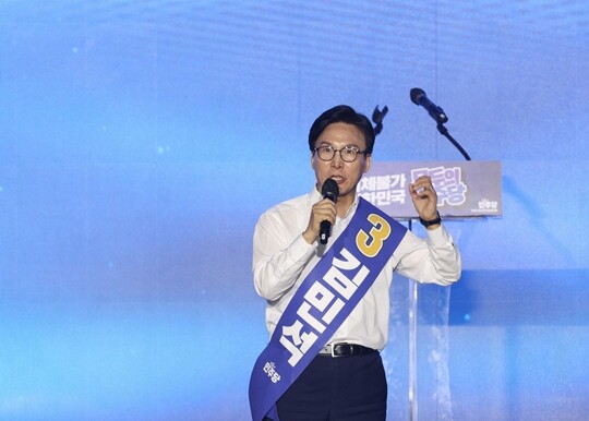 8월 17일 대전 컨벤션센터에서 열린 더불어민주당 전당대회에서 김민석 당대표 후보자가 정견발표를 하고 있다. 사진=이종현 기자