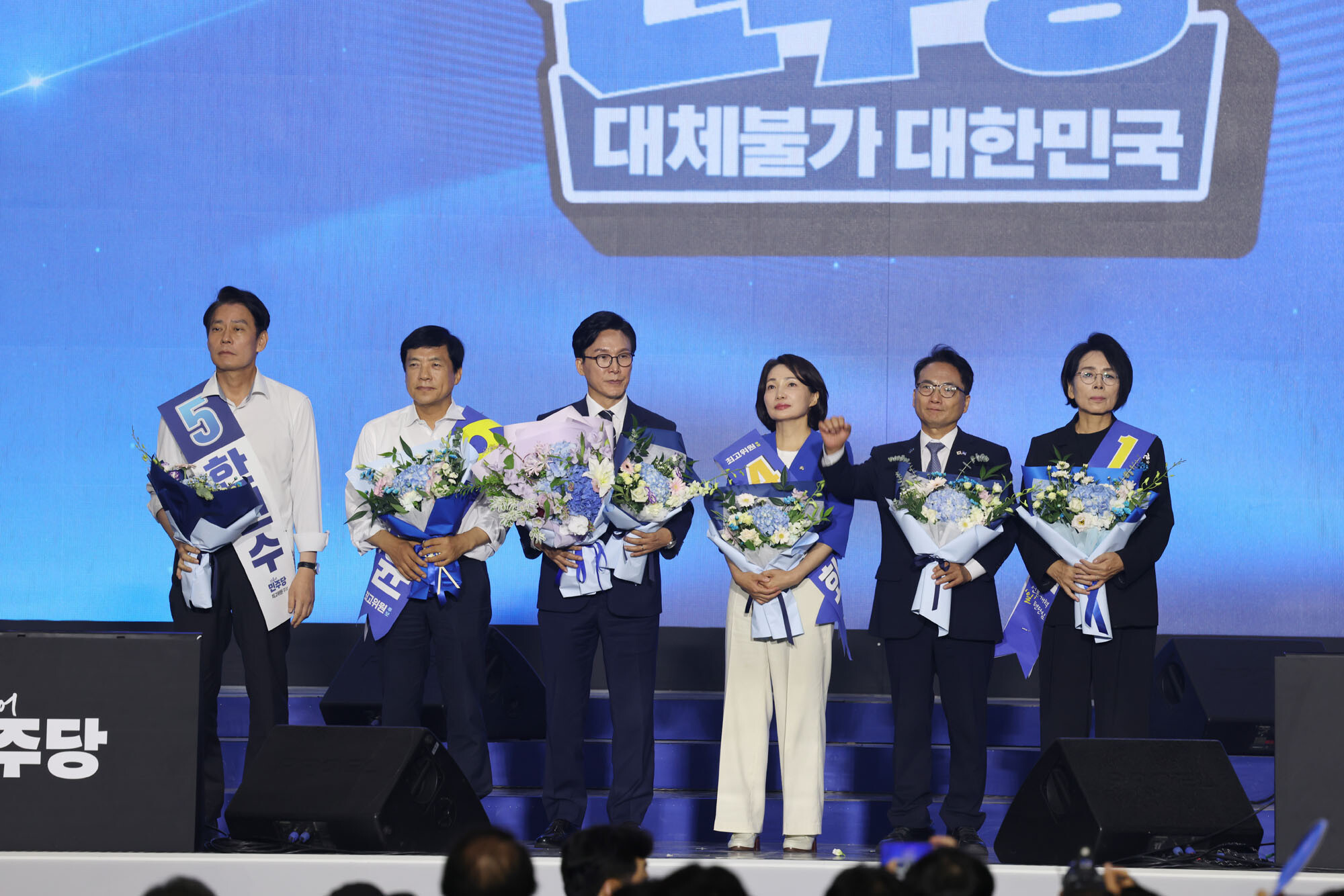 8월 17일 대전 유성구 대전컨벤션센터(DCC)에서 열린 더불어민주당 제3차 정기전국당원대회에서 최고위원 5인으로 최민희, 박선원, 서미화, 이성윤, 한민수 후보가 당선됐다.(득표순). 사진=이종현 기자