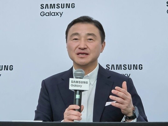 노태문 삼성전자 대표이사 겸 DX 부문장(사장)은 DX 부문의 어려운 상황이 이어질 수 있다고 밝혔다. 노 사장이 7월 22일(현지시각) 영국 런던에서 ‘갤럭시 언팩 2026’ 행사 직후 국내 기자간담회를 하고 있다. 사진=삼성전자 제공
