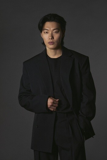 문재와 들쥐의 차이점에 대해 류준열은 "들쥐의 목소리를 하이톤으로 잡고, 눈에 반점이 있는 렌즈로 미세한 차이를 주려고 했다"고 설명했다. 사진=넷플릭스 제공