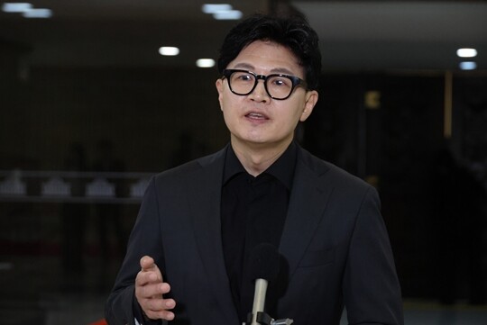 한동훈 무소속 의원이 9월 8일 국회 로텐더홀 앞에서 김승원 법무부 장관 후보자 관련 발언을 하고 있다. 사진=박은숙 기자