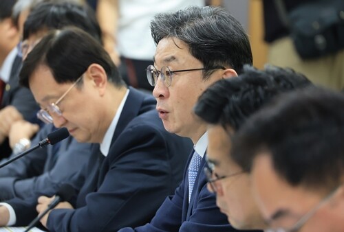 이억원 금융위원회 위원장이 지난 10월 4일 정부서울청사에서 열린 최근 침해위협 대응 전금융권 긴급 점검회의에서 발언하고 있다. 사진=연합뉴스