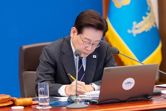 이재명 대통령은 김지용 초대 중대범죄수사청장 후보자 지명을 취소하라는 일각의 요구에 대해 물러서지 않는 모습이다. 사진=청와대 제공