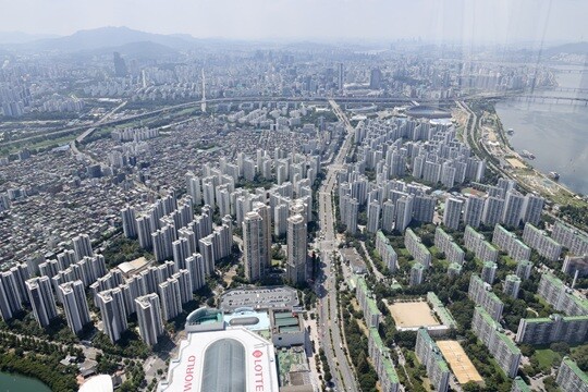 서울 송파구 롯데월드 서울스카이에서 바라본 서울시내 아파트 모습으로 기사의 특정 내용과 관련없다. 사진=박정훈 기자