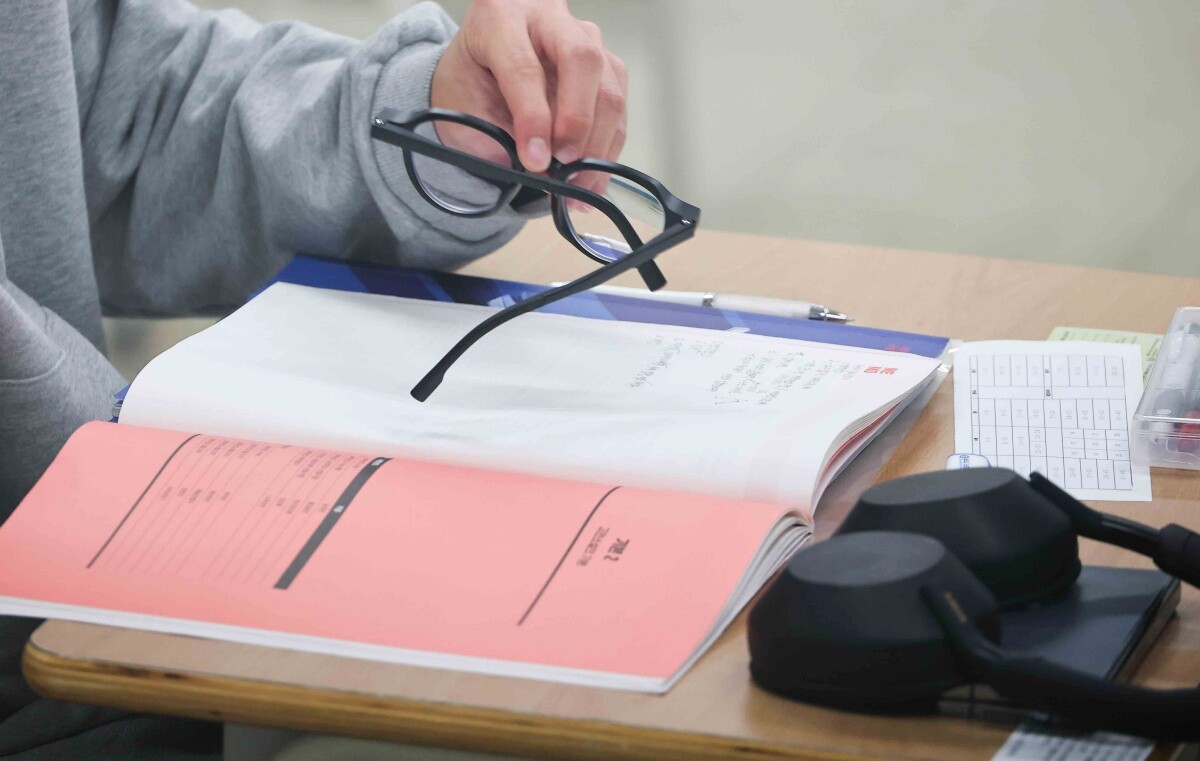 2026학년도 대학수학능력시험이 실시된 2025년 11월 13일 오전 서울 용산구 용산고등학교에서 수험생들이 시험 준비를 하고 있다. 사진=사진공동취재단