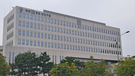 충남 천안시 동남구에 있는 대전지법 천안지원 전경. 대전지법 천안지원은 천안에서 갤러리를 운영하는 C 씨에게 사기 등 혐의로 징역 2년에 집행유예 3년을 선고했다. 사진=연합뉴스