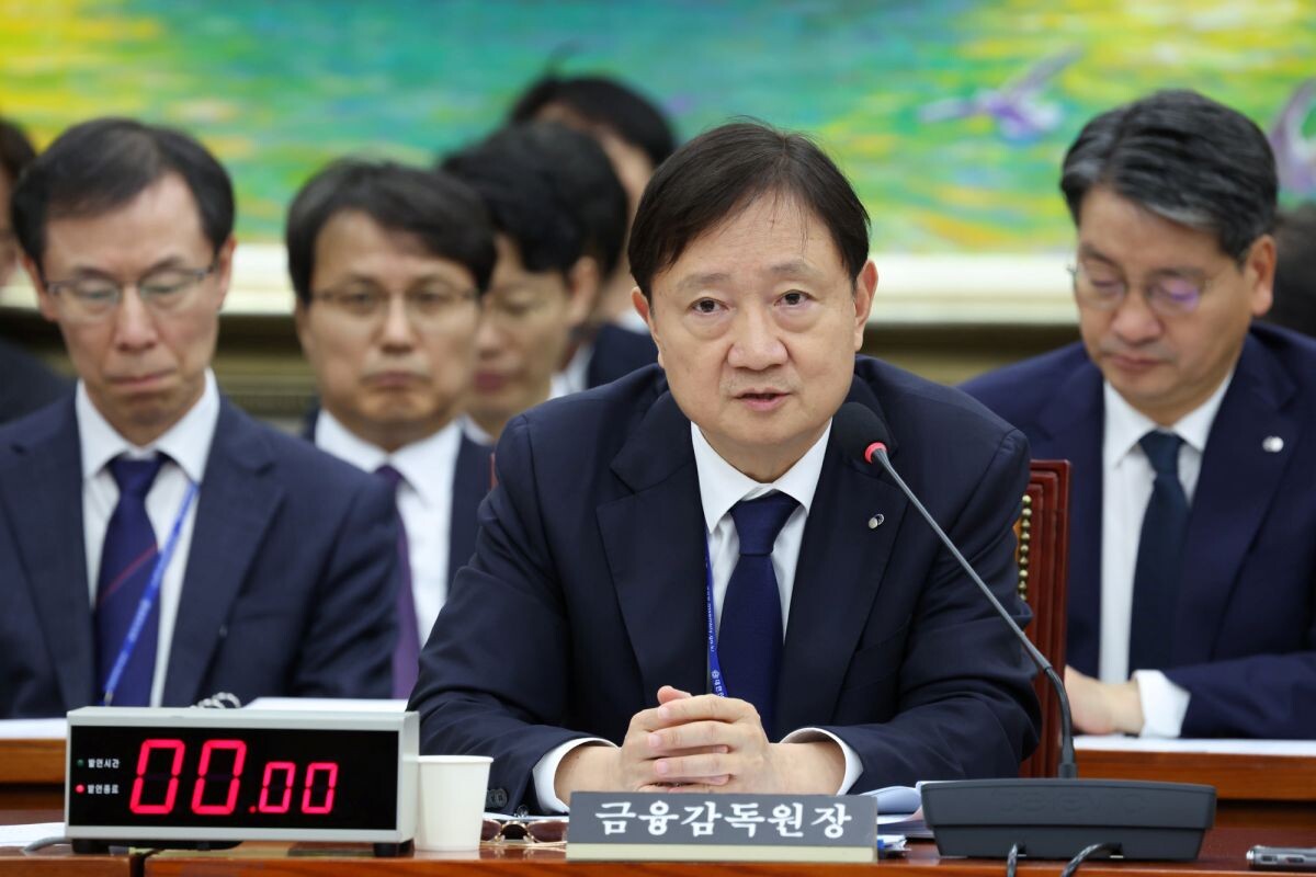 이찬진 금융감독원장이 지난 22일 국회에서 열린 정무위원회 종합국정감사에서 의원 질의에 답변하고 있다. 사진=박은숙 기자