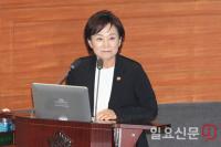 집값 상승 질문 받는 김현미 장관