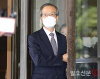 김경수 징역 2년, 법원을 나서는 허익범 특검