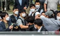 ‘전자발찌 연쇄살인’ 강윤성에게 항의하는 시민