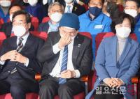 눈시울 붉히는 송영길