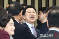 ‘숨길 수 없는 미소’ 김기현 대표
