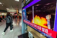 ‘북한 군사정찰위성 발사 3시간 만에 성공 발표’