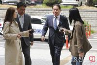 이혼 재판에 출석하는 최태원 SK그룹 회장