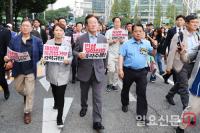 ‘민생개혁입법 즉각수용’ 행진하는 이재명