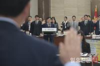 선서하는 안규백 국방부장관