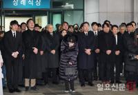 슬픔에 잠긴 고 이순재 동료 배우들