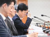 노동안전 현안 점검회의에 참석한 김영훈 노동부 장관