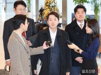 질문에 답하는  이준석 대표