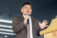 기자회견하는 김선웅 변호사