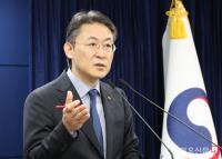 질문 받는 권대영 금융위원회 부위원장