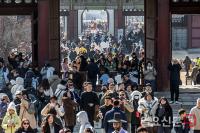 경복궁에 몰린 관람객 인파