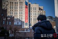 러시아대사관에 걸린 '승리는 우리의 것' 현수막