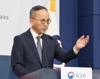 기자질문 받는 박일 외교부 대변인