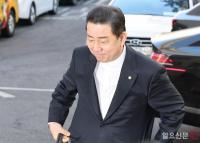 경찰에 출석하는 김병기 의원
