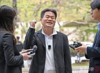 구속의 갈림길에 선 전한길