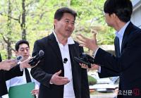 취재진 앞에서 입장 밝히는 전한길
