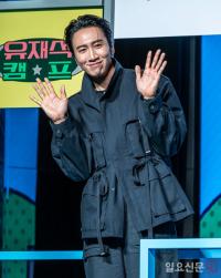 이광수 '유재석 캠프 직원의 손인사'