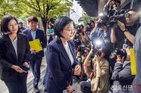 한성숙 총리 후보자에게 쏠린 취재진의 관심
